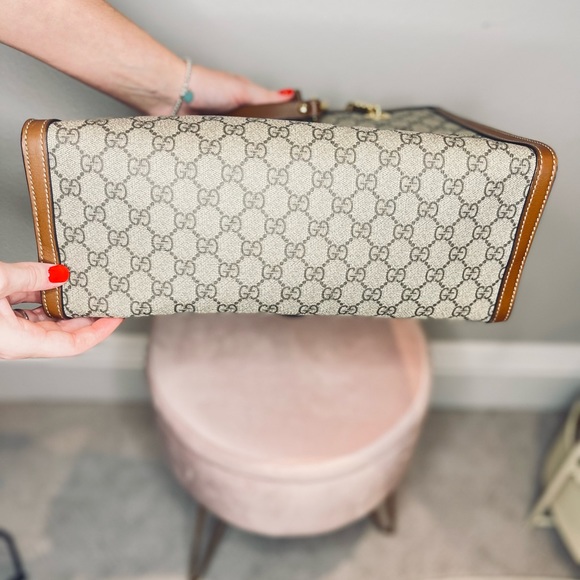 Gucci Shoulder Bag - Picture 6 of 12